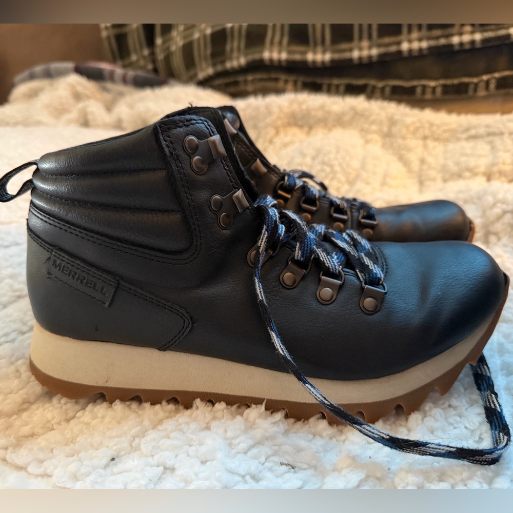 Women’s Merrell Apline Hiking Boots